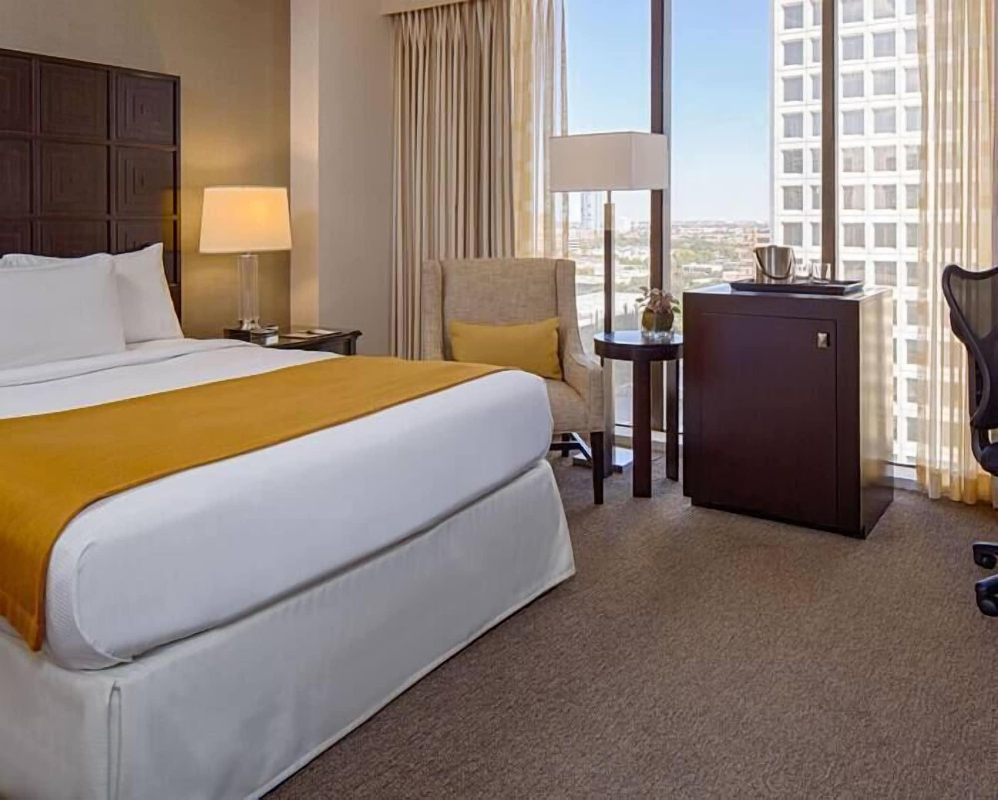 Doubletree By Hilton Hotel Houston Greenway Plaza Bagian luar foto
