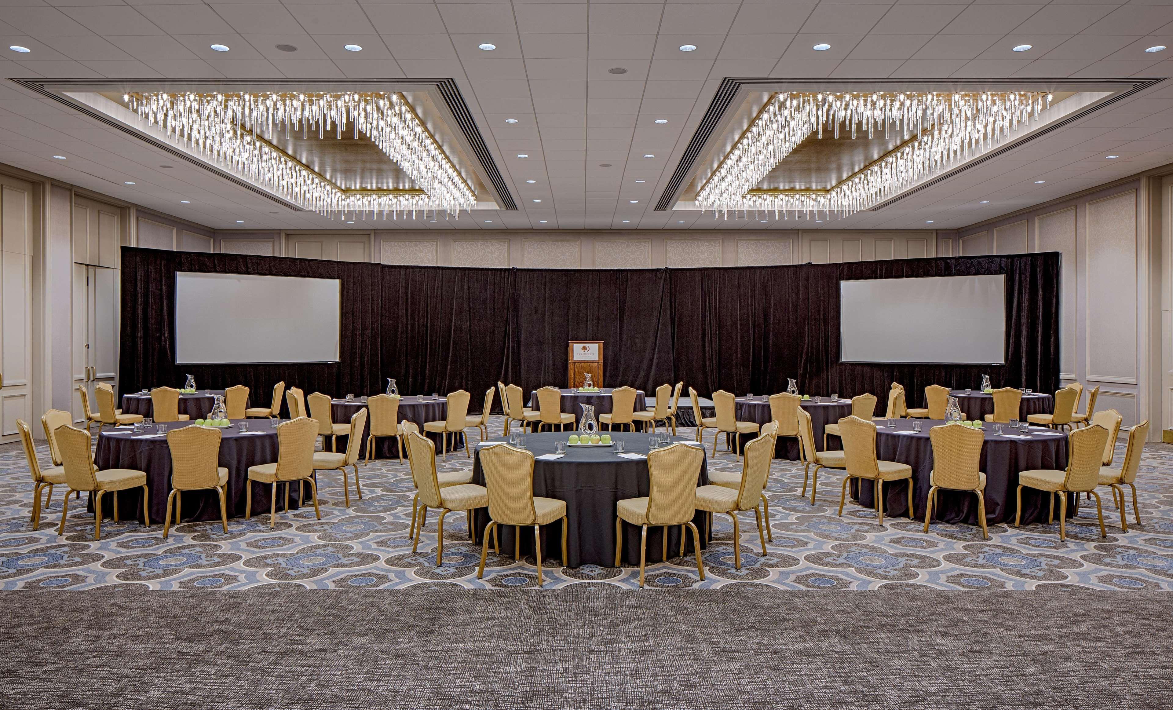 Doubletree By Hilton Hotel Houston Greenway Plaza Bagian luar foto