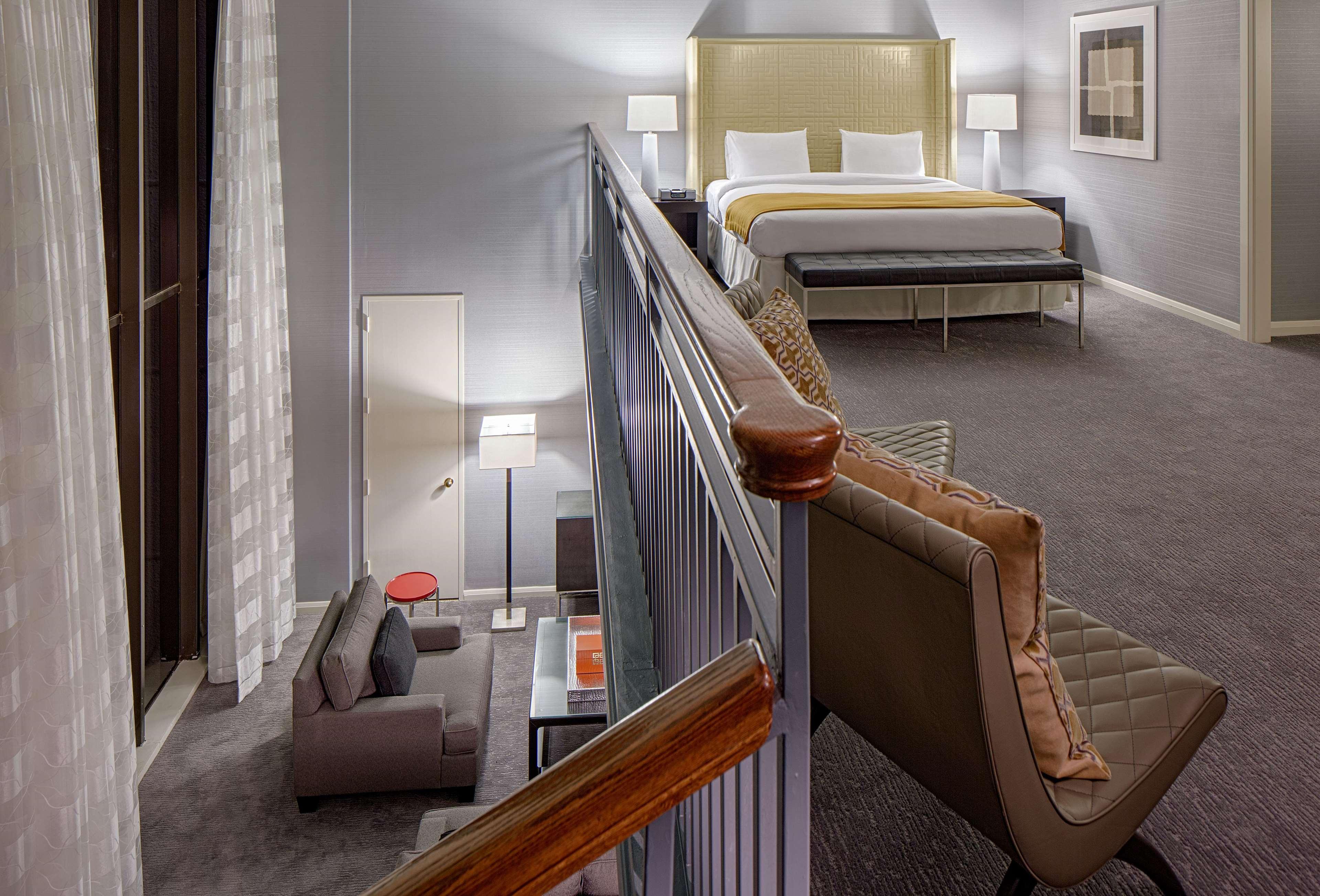 Doubletree By Hilton Hotel Houston Greenway Plaza Bagian luar foto