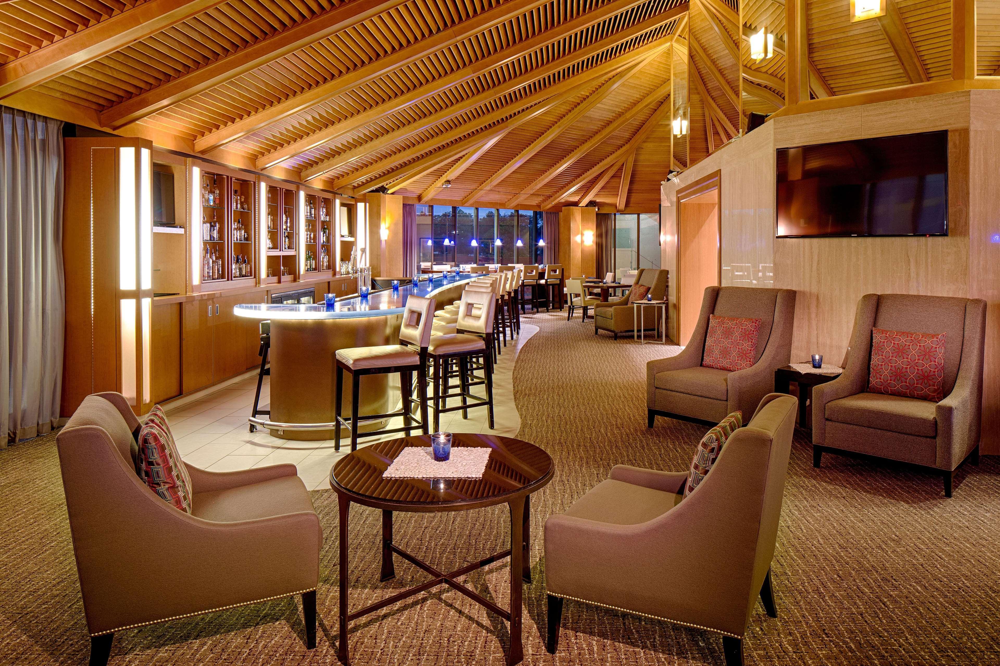 Doubletree By Hilton Hotel Houston Greenway Plaza Bagian luar foto