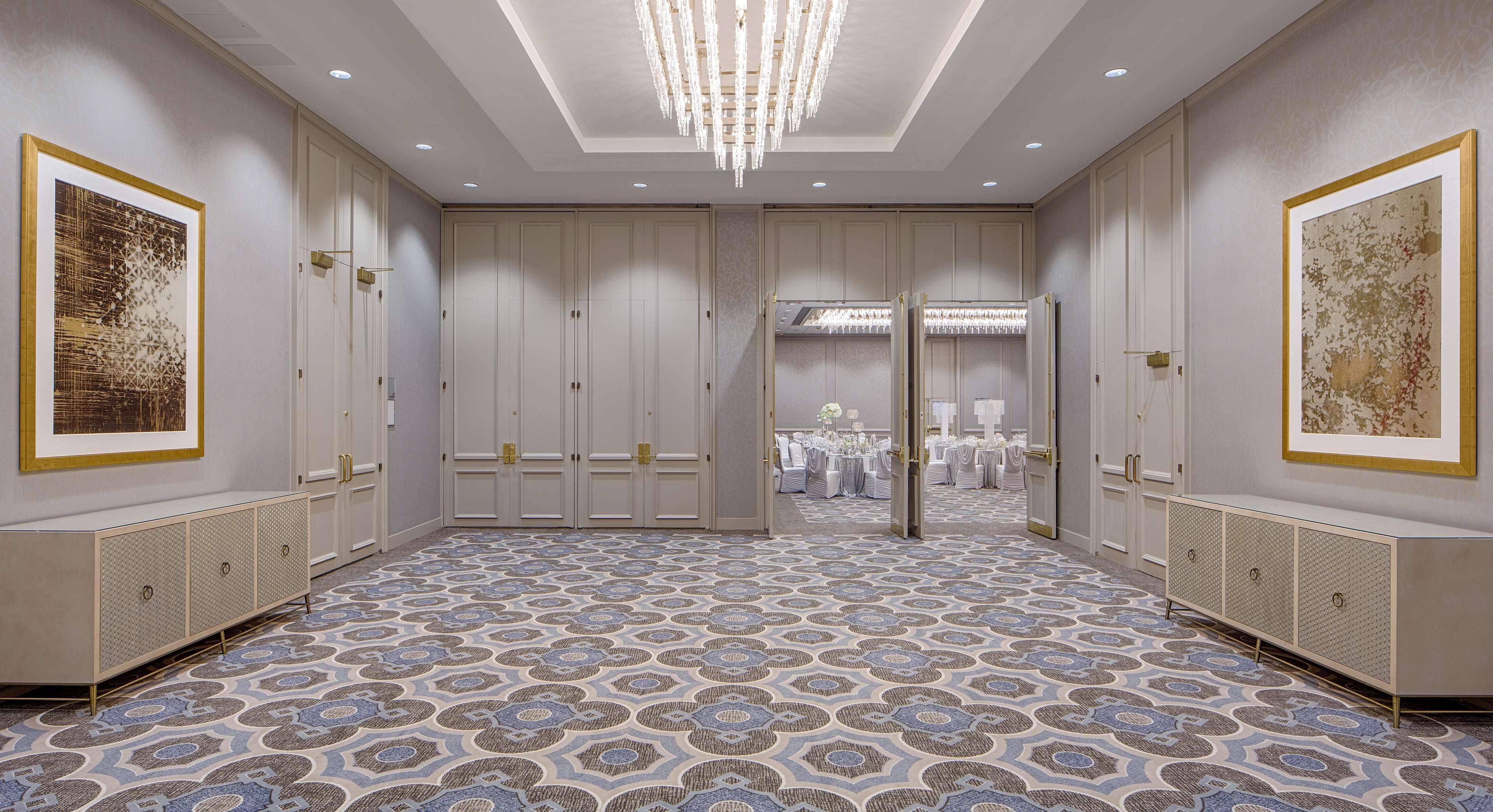 Doubletree By Hilton Hotel Houston Greenway Plaza Bagian luar foto