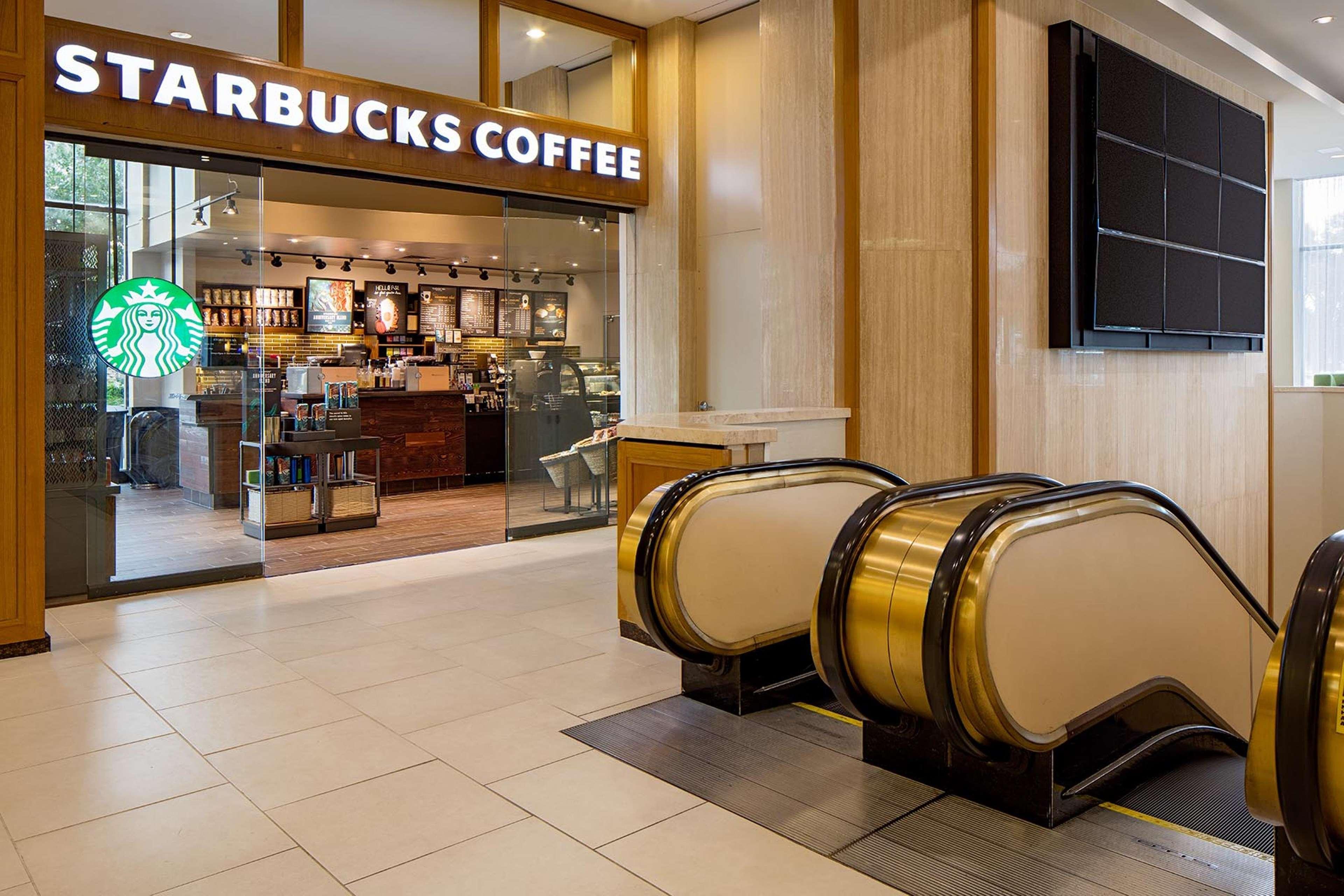 Doubletree By Hilton Hotel Houston Greenway Plaza Bagian luar foto