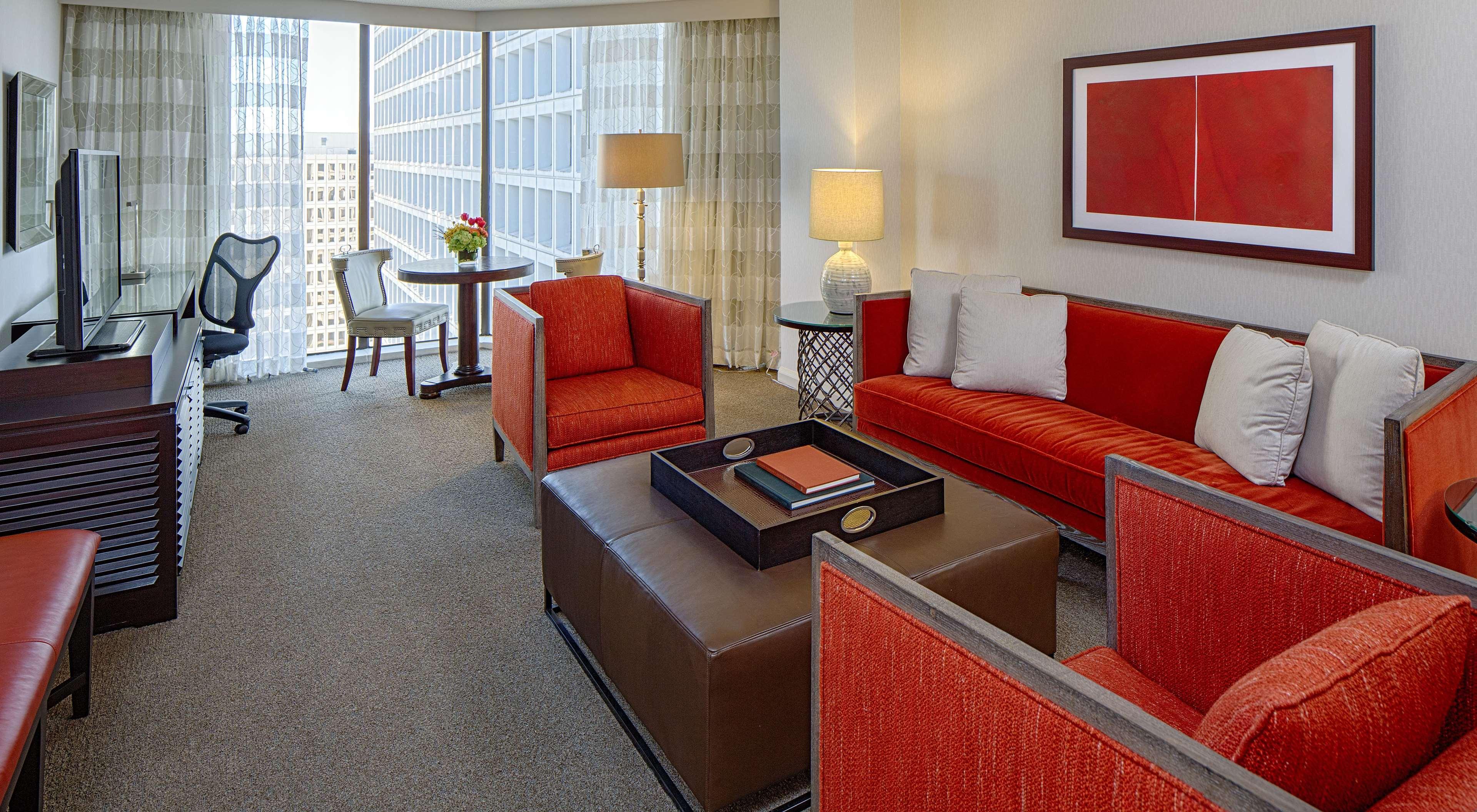Doubletree By Hilton Hotel Houston Greenway Plaza Bagian luar foto