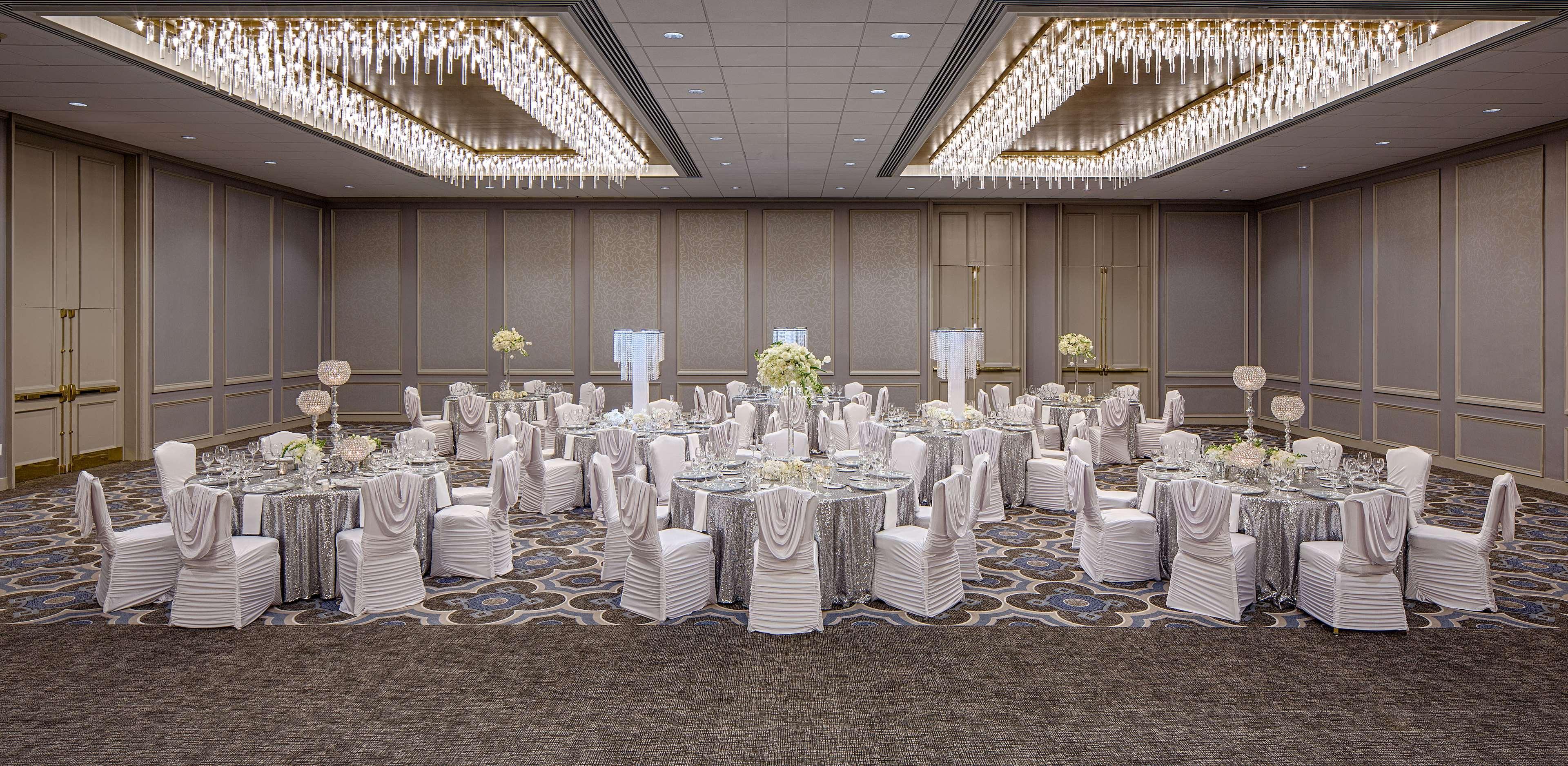Doubletree By Hilton Hotel Houston Greenway Plaza Bagian luar foto