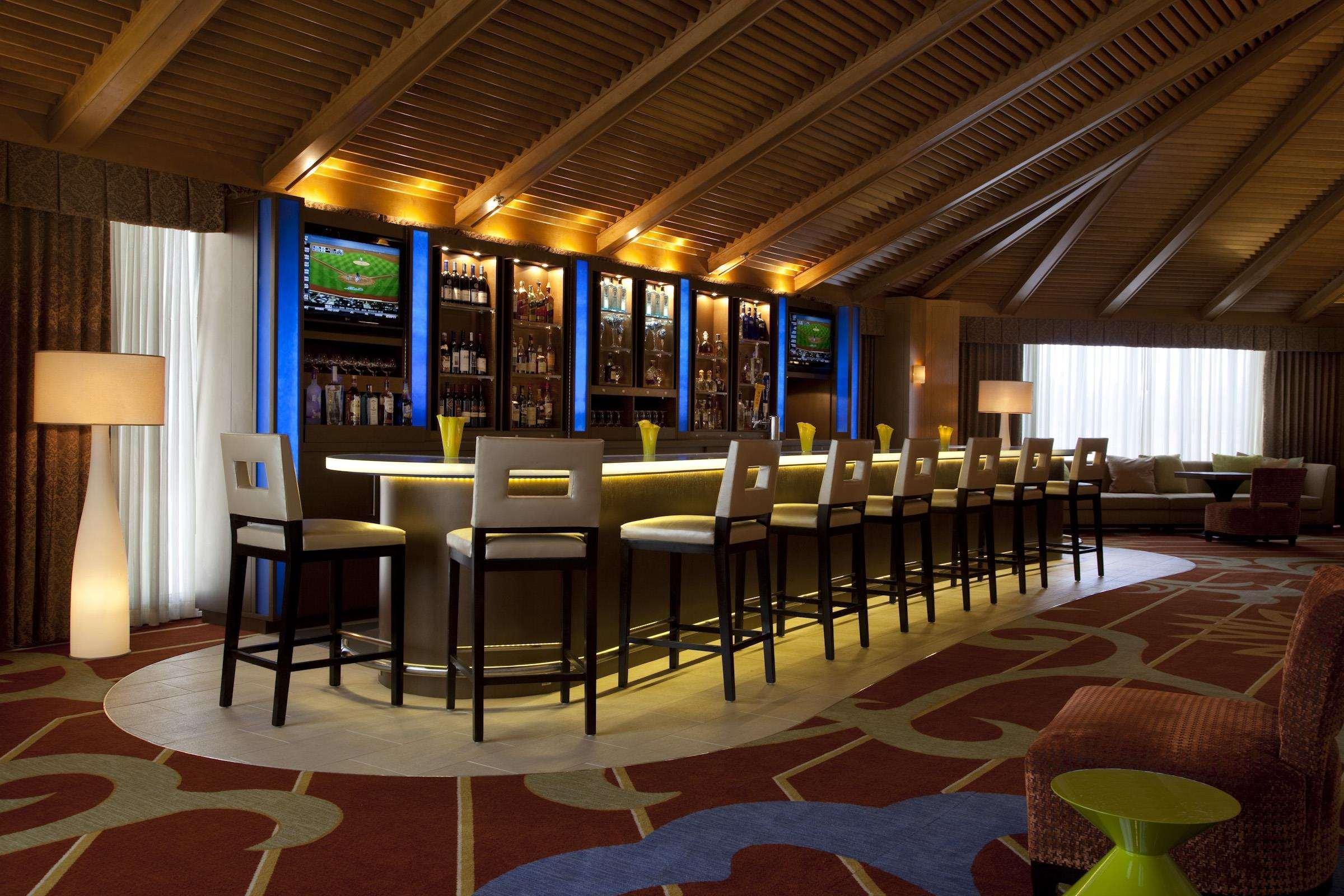 Doubletree By Hilton Hotel Houston Greenway Plaza Bagian luar foto