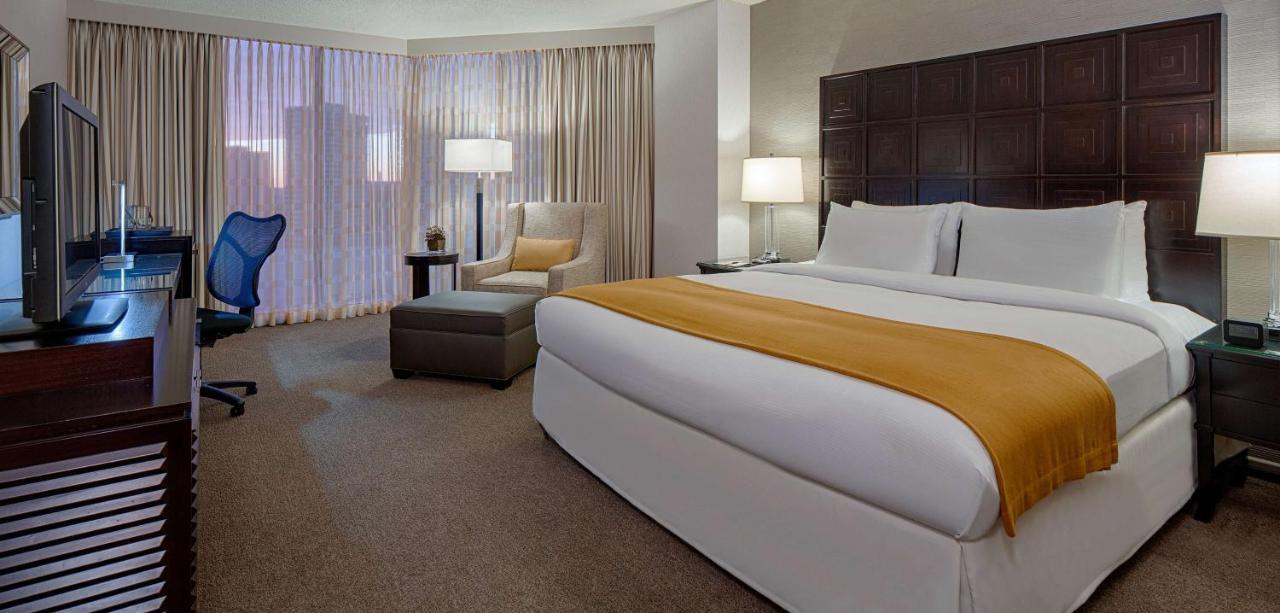 Doubletree By Hilton Hotel Houston Greenway Plaza Bagian luar foto