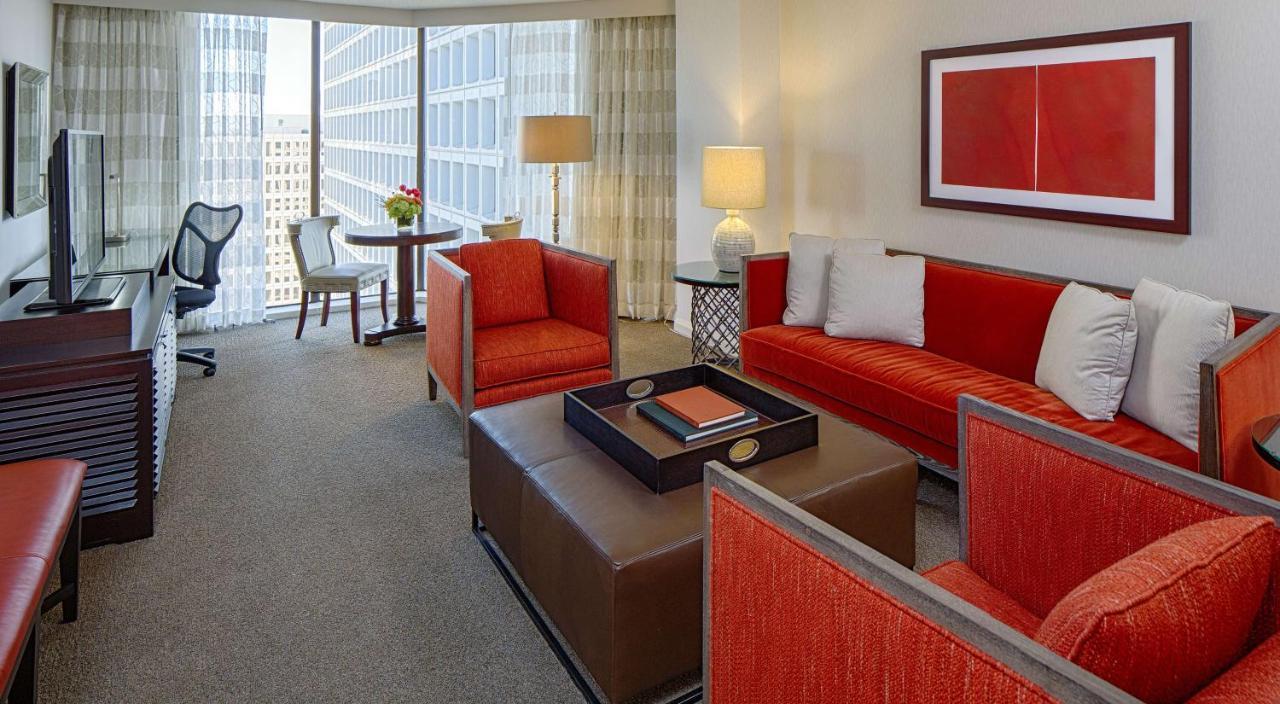 Doubletree By Hilton Hotel Houston Greenway Plaza Bagian luar foto