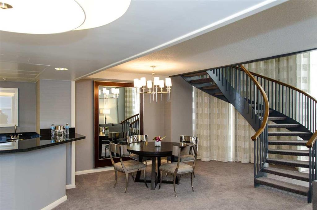 Doubletree By Hilton Hotel Houston Greenway Plaza Bagian luar foto