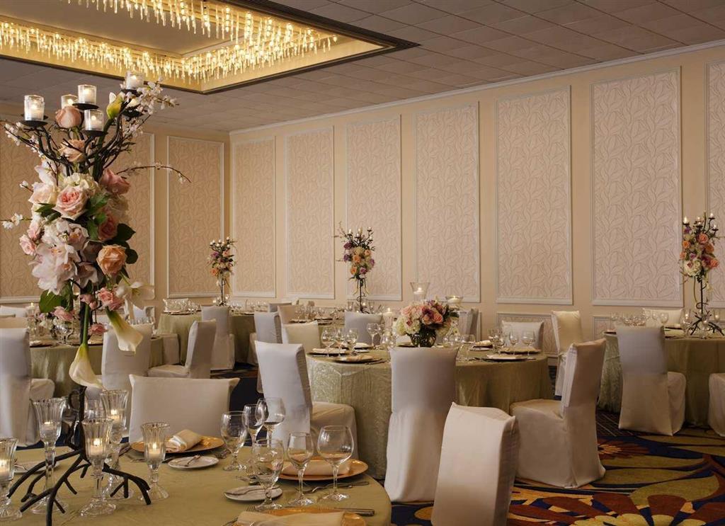 Doubletree By Hilton Hotel Houston Greenway Plaza Bagian luar foto