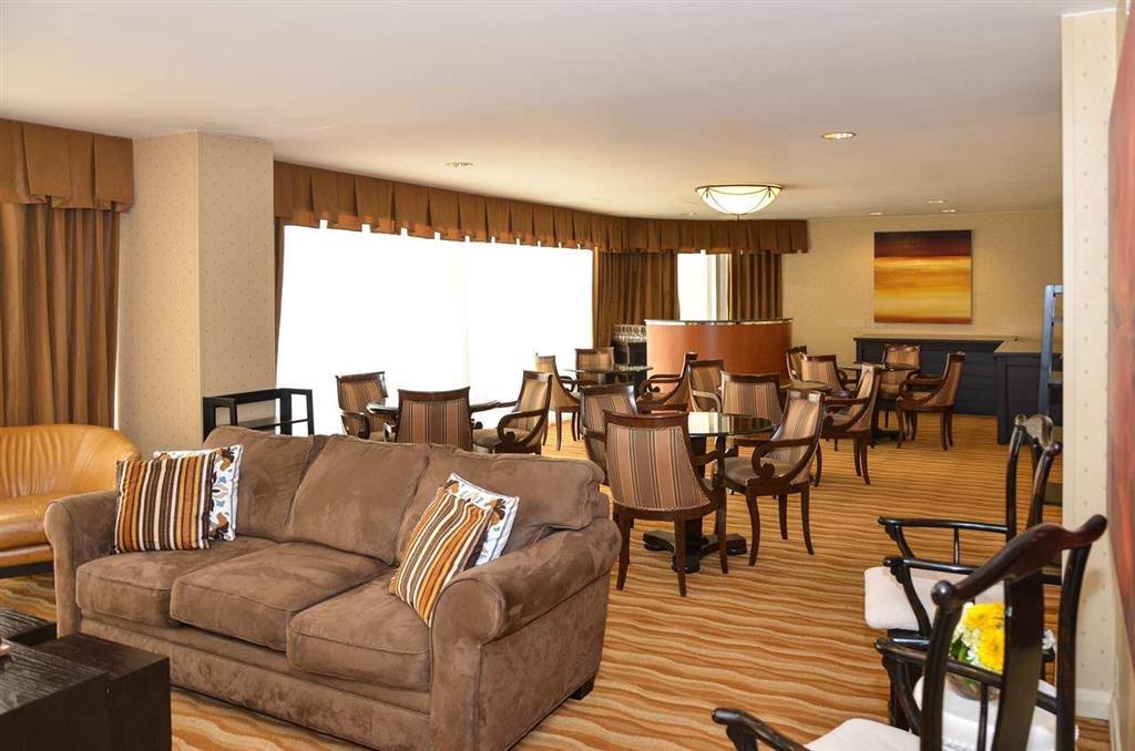 Doubletree By Hilton Hotel Houston Greenway Plaza Bagian luar foto