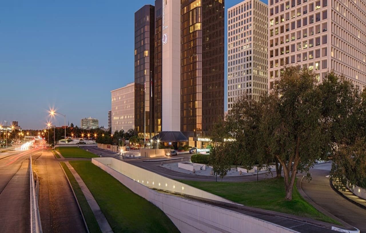 Doubletree By Hilton Hotel Houston Greenway Plaza Bagian luar foto
