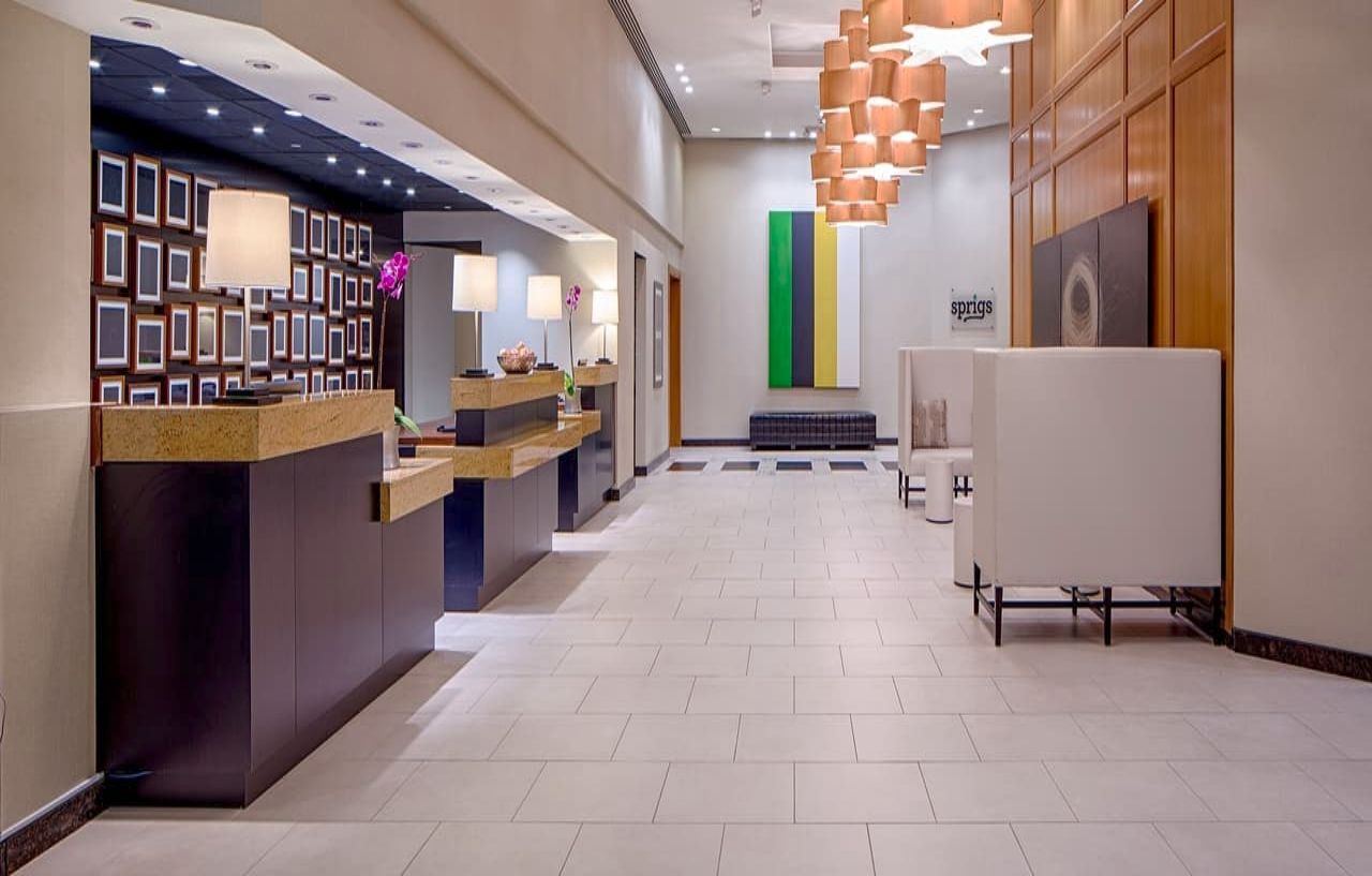 Doubletree By Hilton Hotel Houston Greenway Plaza Bagian luar foto